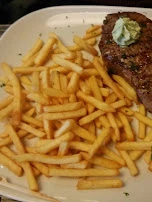 Rindersteak Mit Pommes Und Kräuterbutter